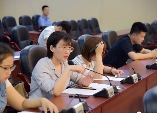 说明: 香港商报/香港商报实习生刘妍汝参加发布会.jpeg 说明: 香港商报/香港商报实习生刘妍汝参加发布会.jpeg